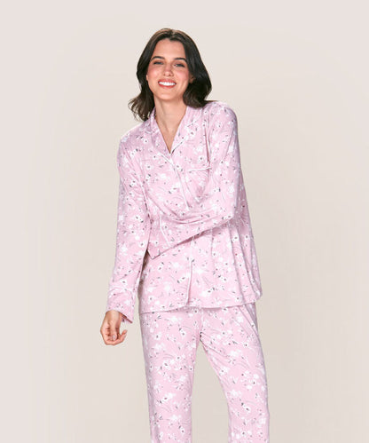 Pijama de dos piezas con delicado estampado floral