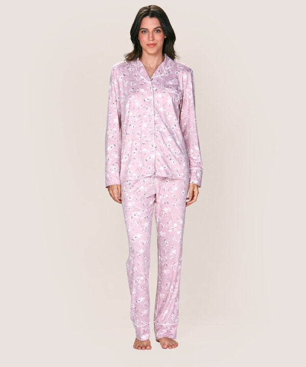Pijama de dos piezas con delicado estampado floral