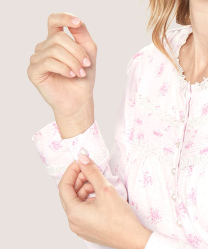 camisón de manga larga con delicado estampado floral