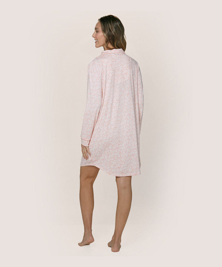 Camisa de dormir corta con botones frontales y estampado de flores