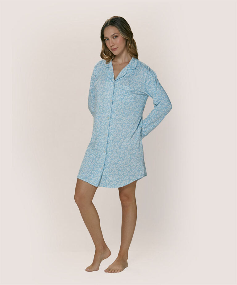 Camisa de dormir corta con botones frontales y estampado de flores